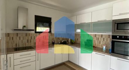 Современная вилла с бассейном в Баре