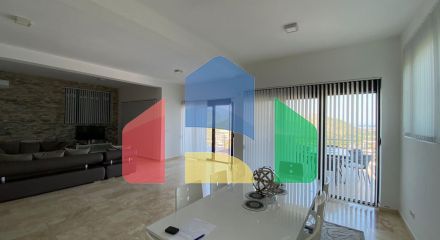 Современная вилла с бассейном в Баре