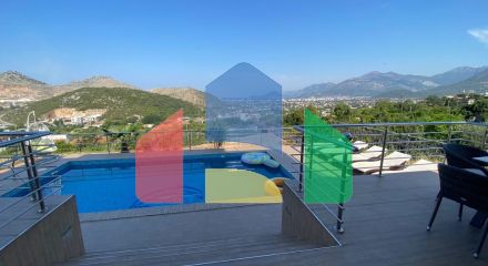 Современная вилла с бассейном в Баре