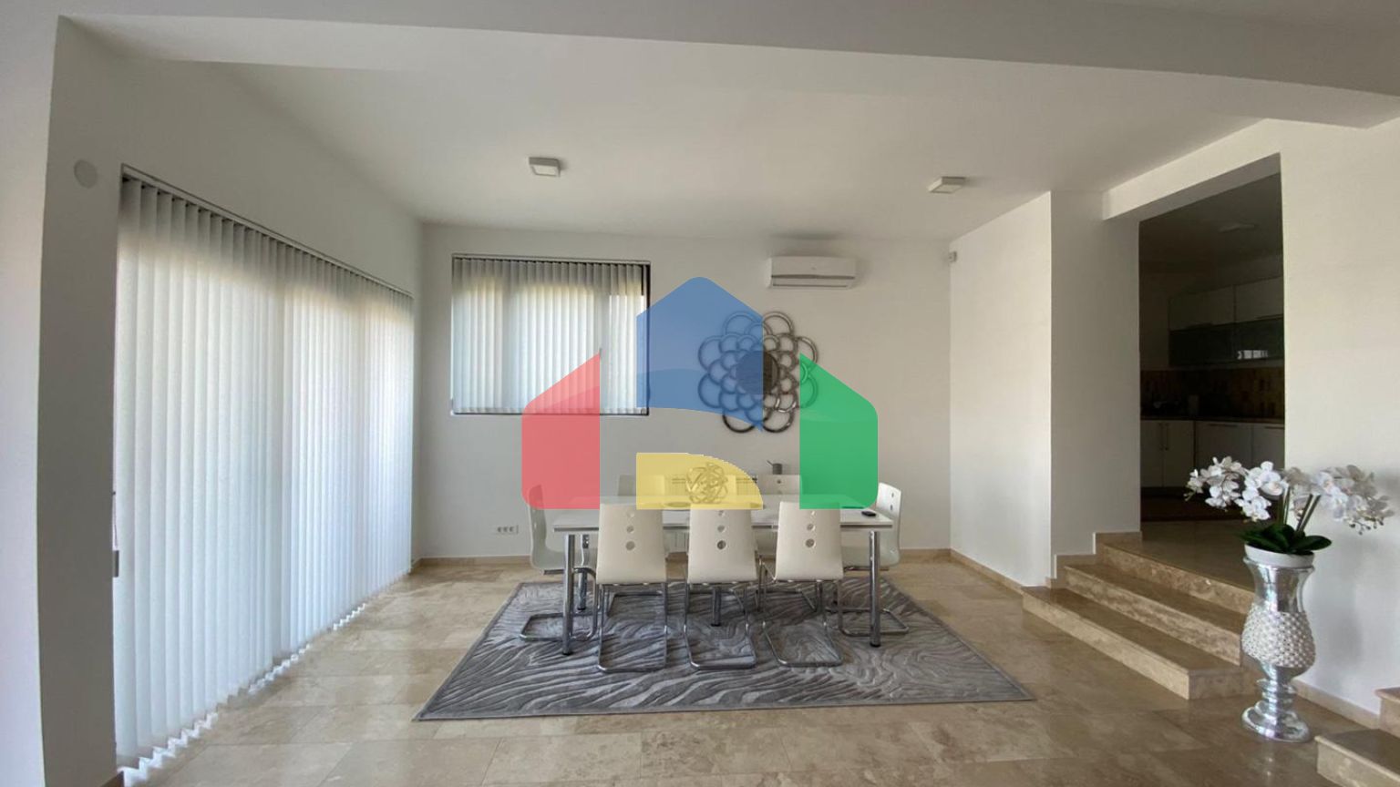 Современная вилла с бассейном в Баре