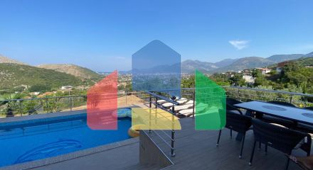 Современная вилла с бассейном в Баре