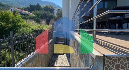 Современная вилла с бассейном в Баре