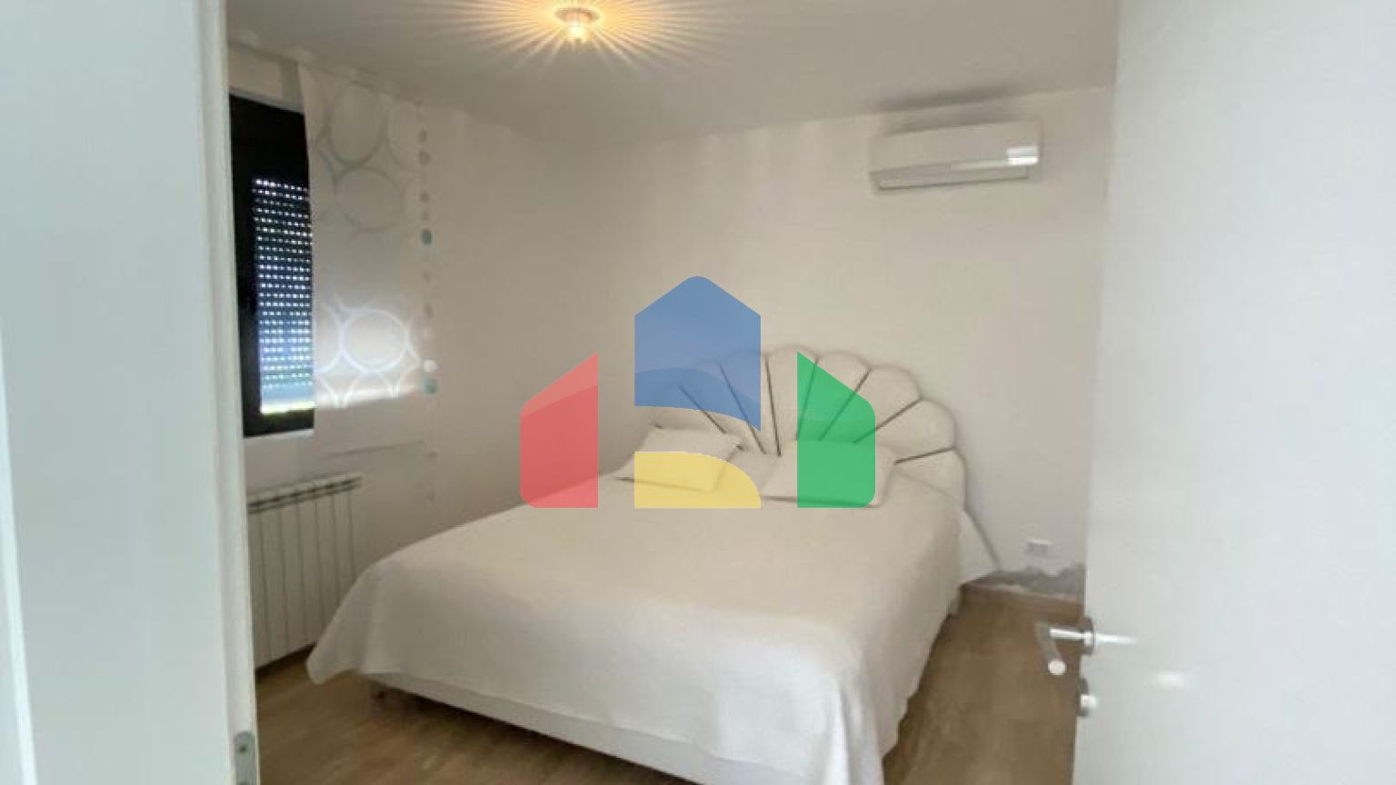 Современная вилла с бассейном в Баре