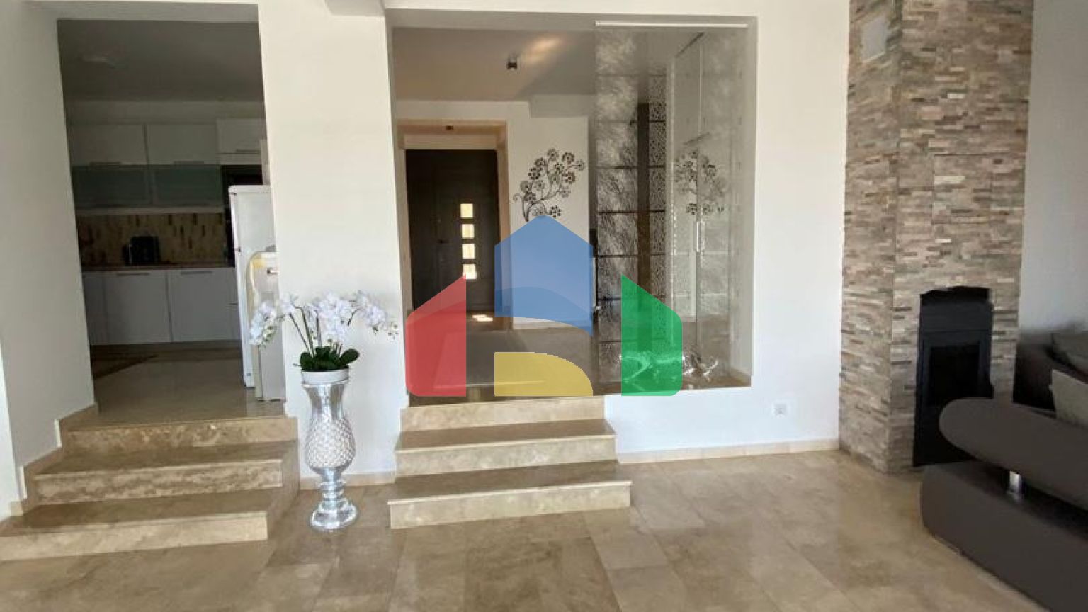 Современная вилла с бассейном в Баре