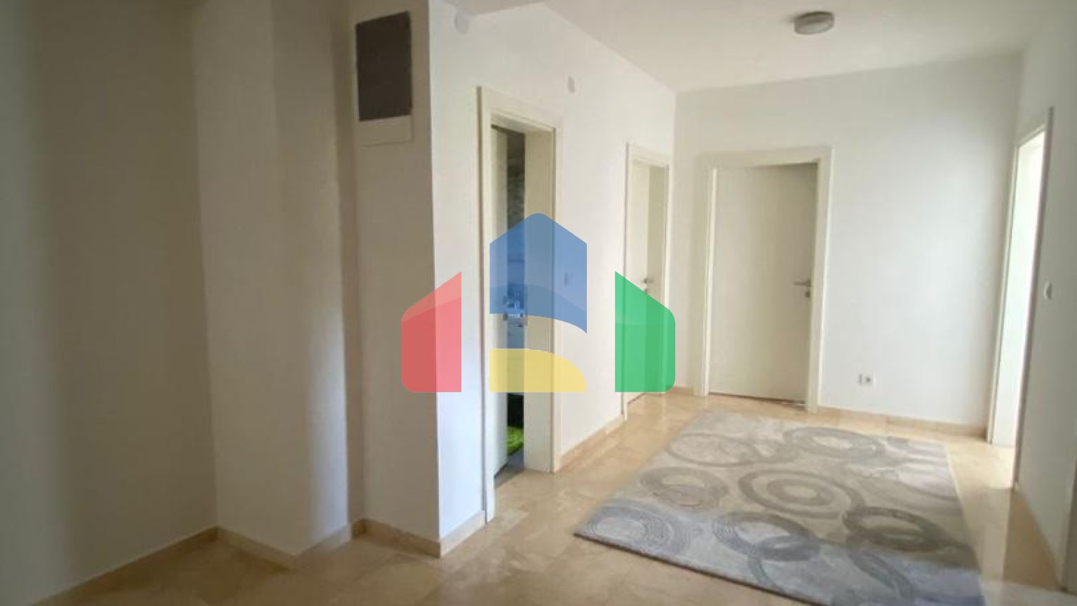 Современная вилла с бассейном в Баре