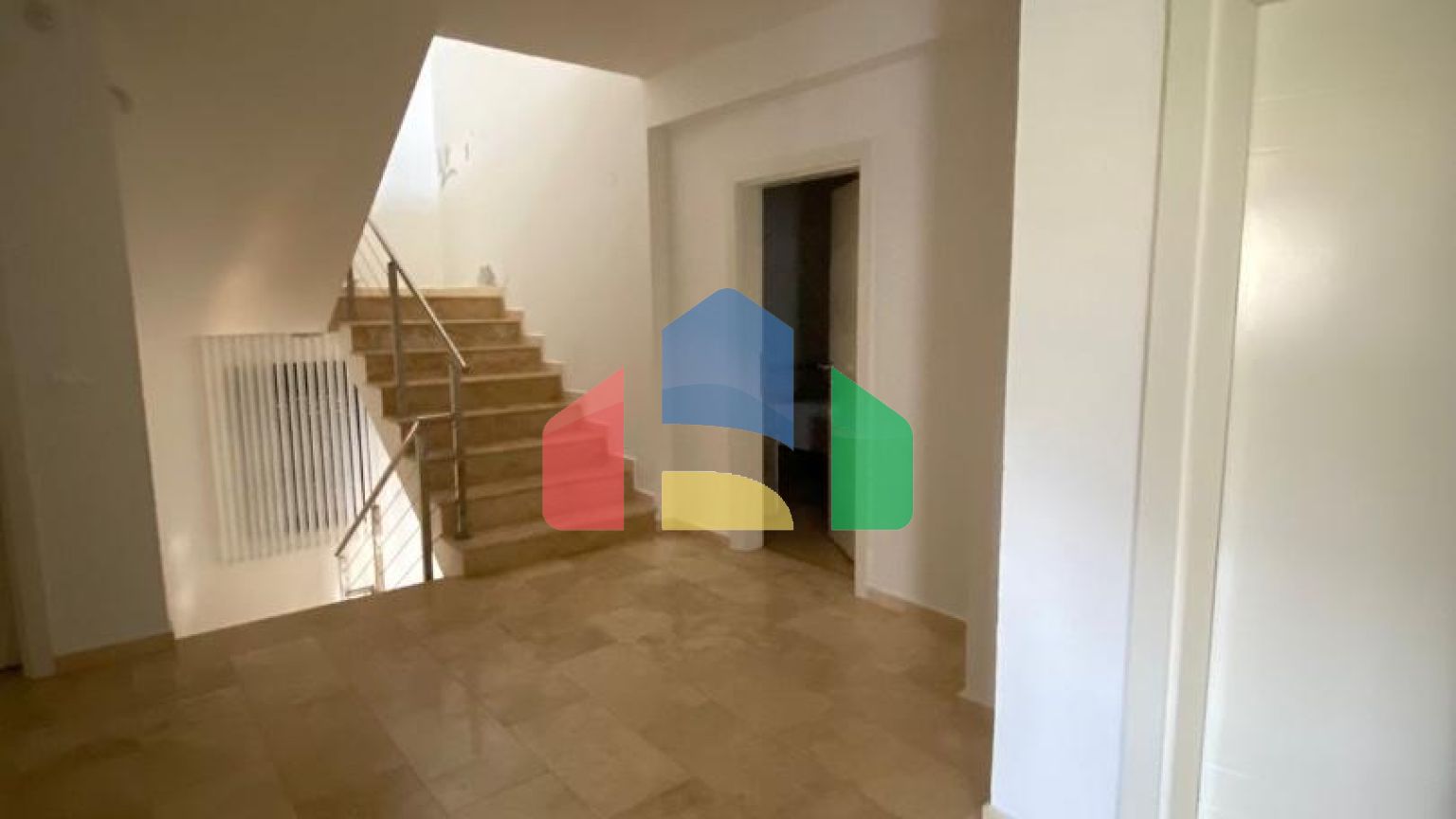 Современная вилла с бассейном в Баре