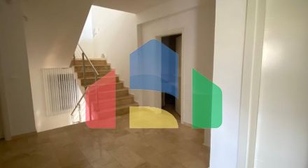 Современная вилла с бассейном в Баре