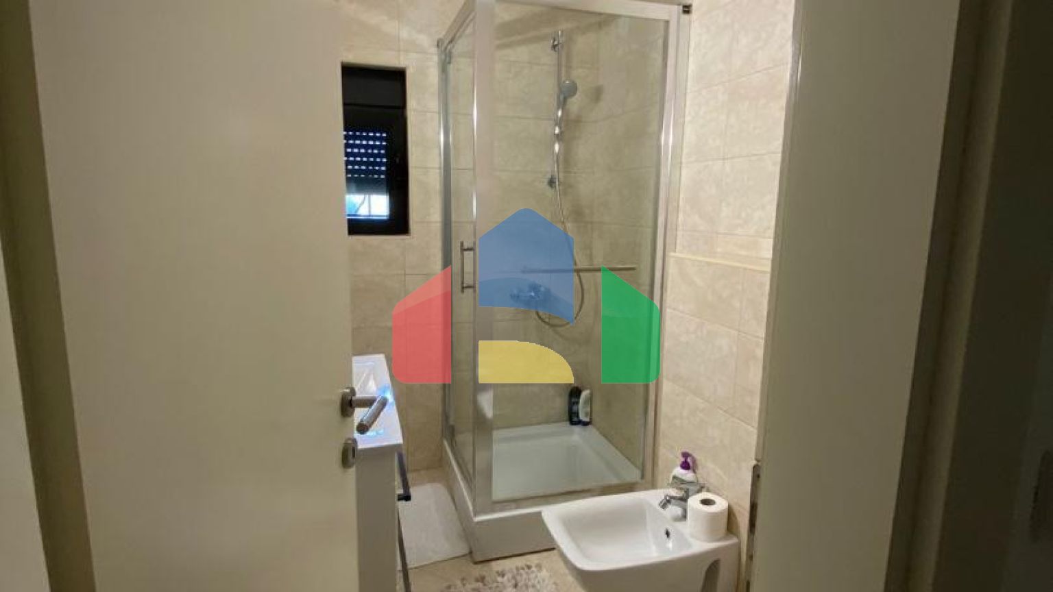 Современная вилла с бассейном в Баре