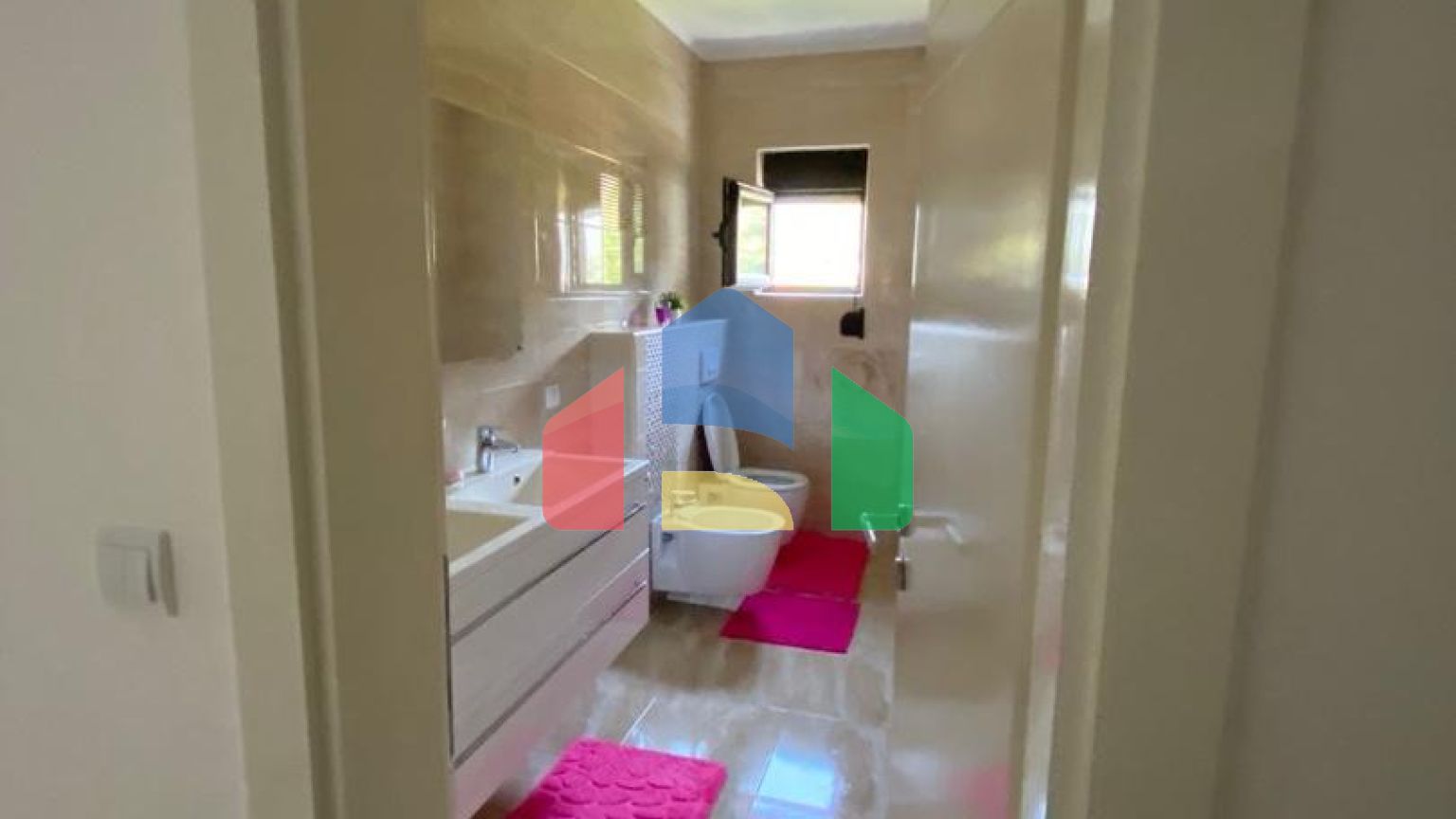 Современная вилла с бассейном в Баре