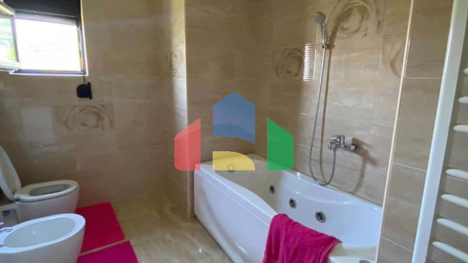 Современная вилла с бассейном в Баре