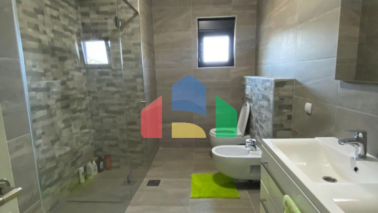 Современная вилла с бассейном в Баре