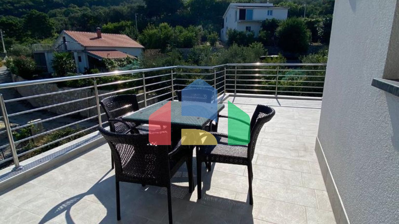 Современная вилла с бассейном в Баре