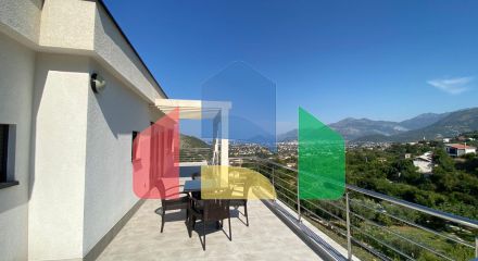 Современная вилла с бассейном в Баре