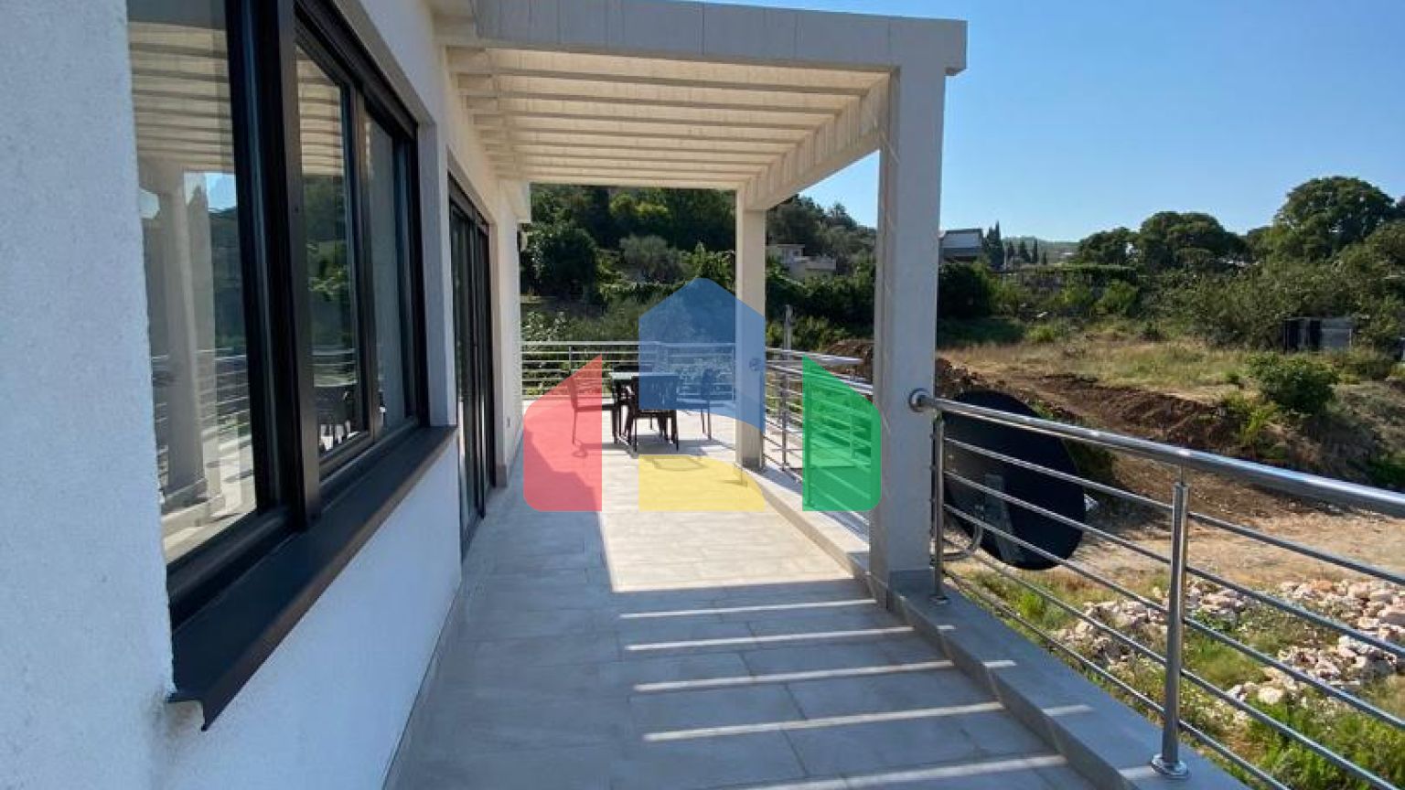 Современная вилла с бассейном в Баре