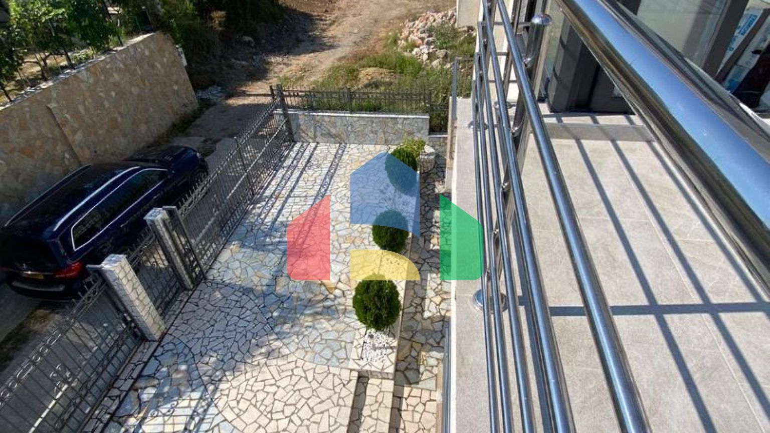 Современная вилла с бассейном в Баре