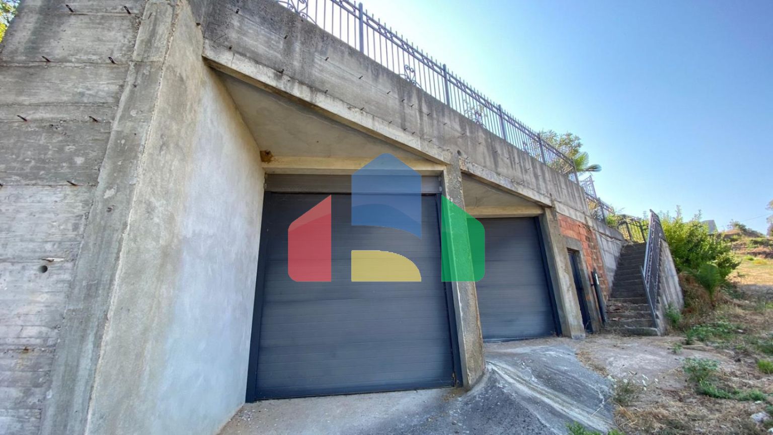 Современная вилла с бассейном в Баре