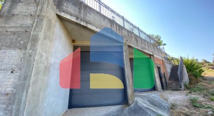 Современная вилла с бассейном в Баре