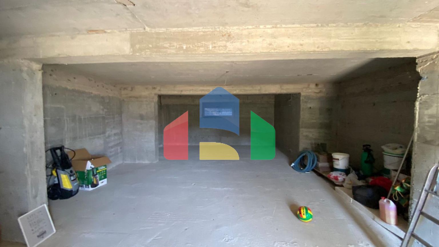 Современная вилла с бассейном в Баре