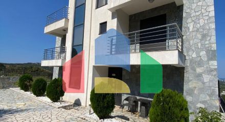 Современная вилла с бассейном в Баре