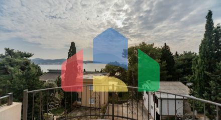 Дом в Зеленом Поясе с 3 квартирами