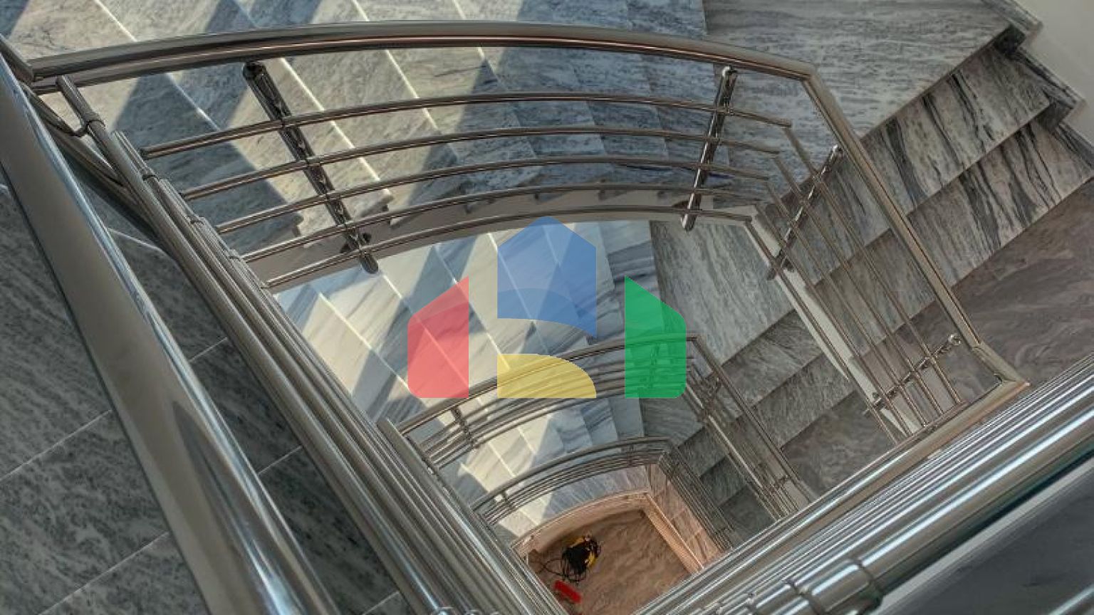 Комплекс в Баре с 3 просторными квартирами и бассейном на крыше