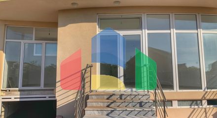 Комплекс в Баре с 3 просторными квартирами и бассейном на крыше