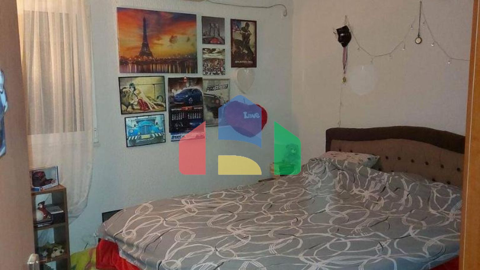 Трехэтажный дом с участком