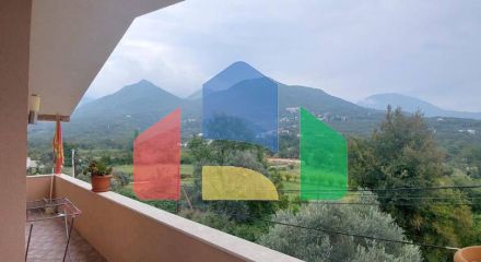 Трехэтажный дом с участком Трехэтажный дом с участком