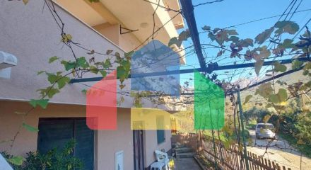 Трёхэтажный дом в Шушани, Барская ривьера.