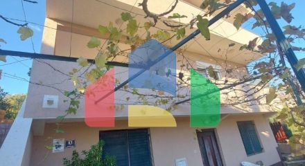 Трёхэтажный дом в Шушани, Барская ривьера.