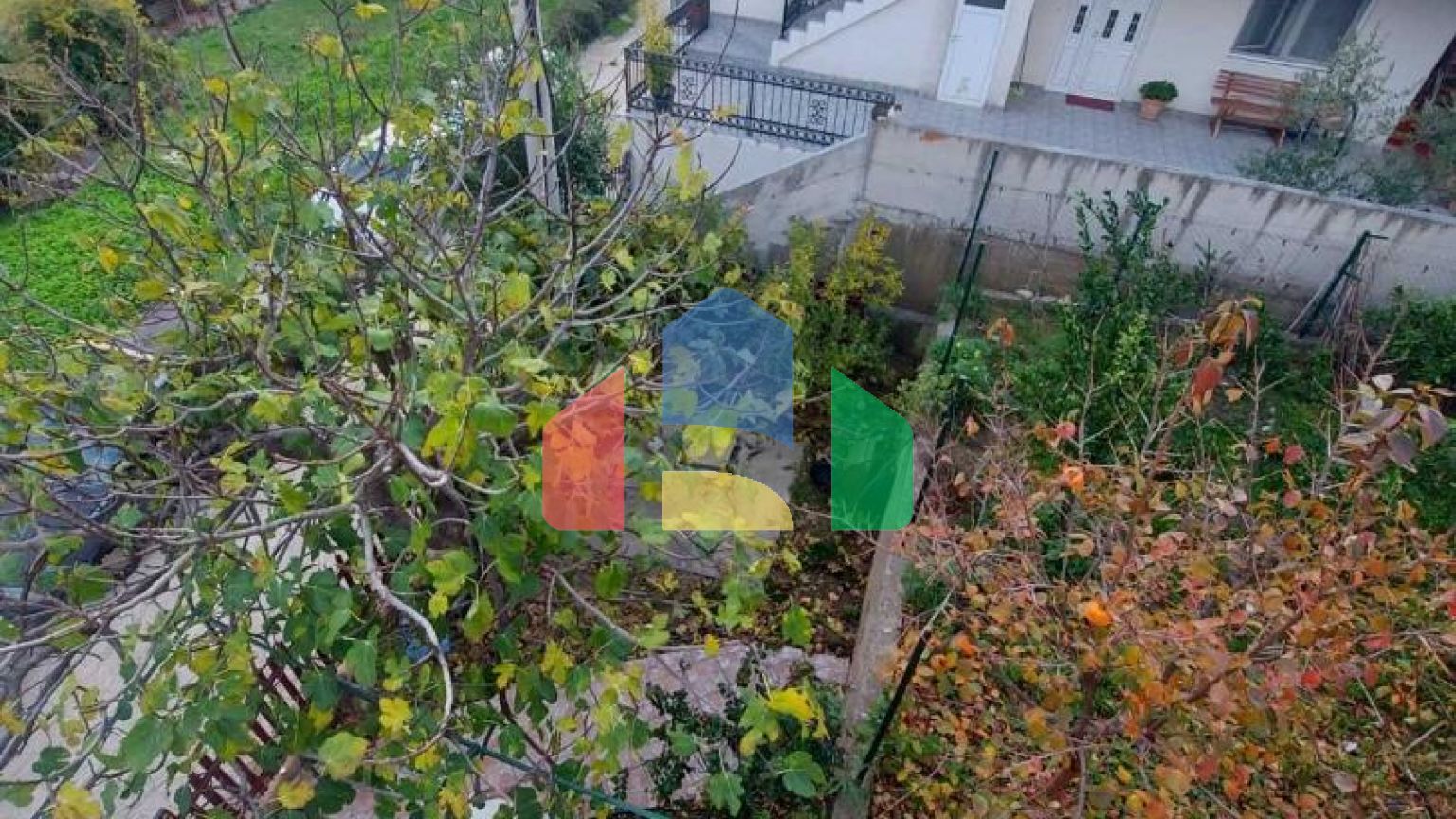 Трёхэтажный дом в Шушани, Барская ривьера.