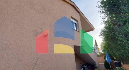 Трёхэтажный дом в Шушани, Барская ривьера.