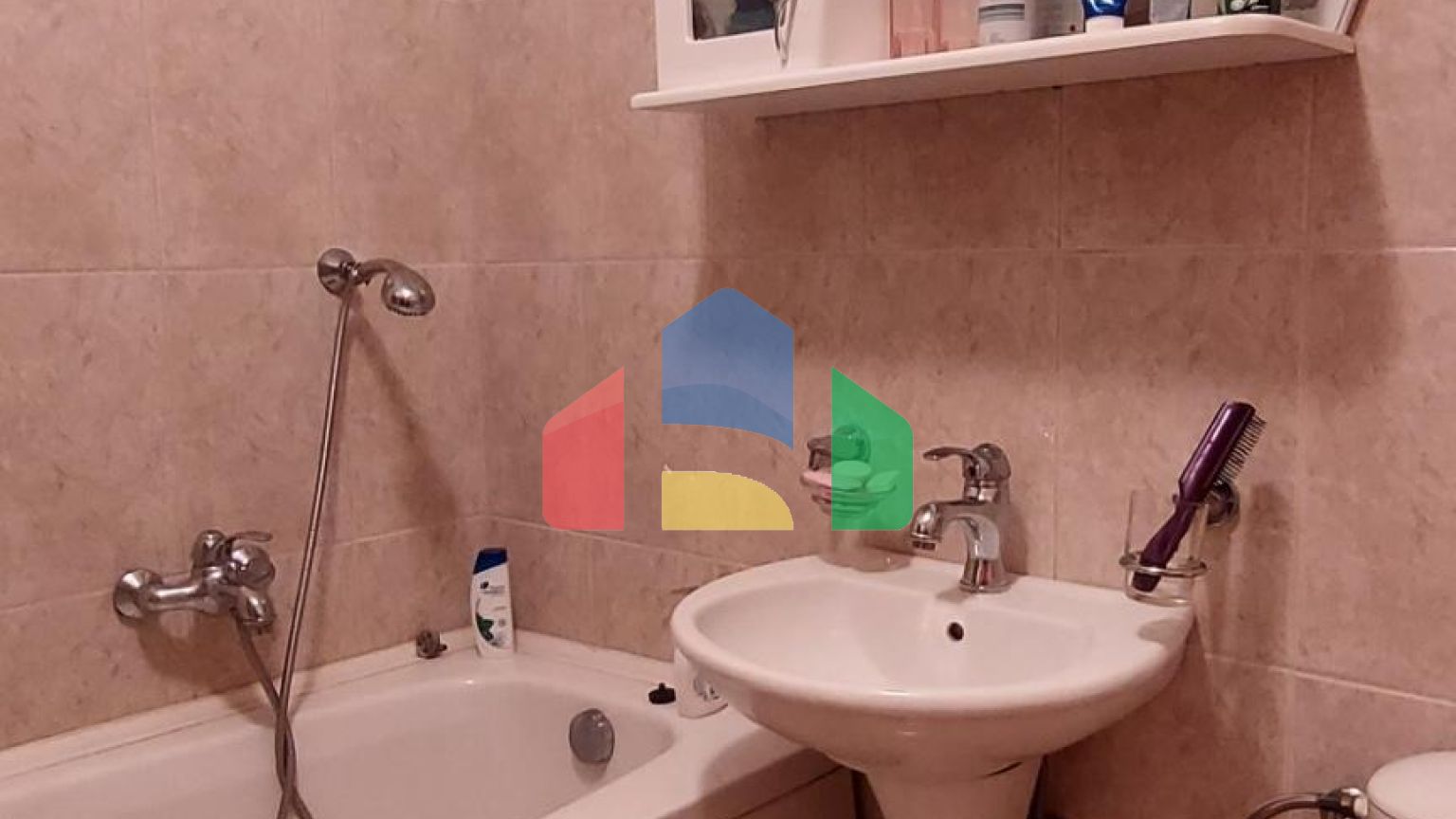 Квартира с 2 спаьнями в центре Бара