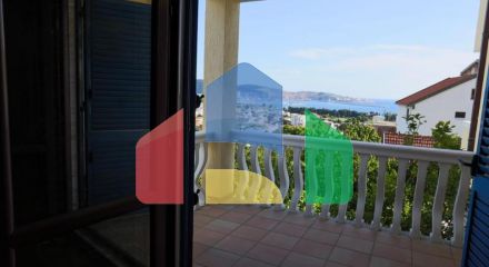 Семейный трехэтажный дом с видом на море и город в Баре, Шушань