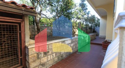 Семейный трехэтажный дом с видом на море и город в Баре, Шушань