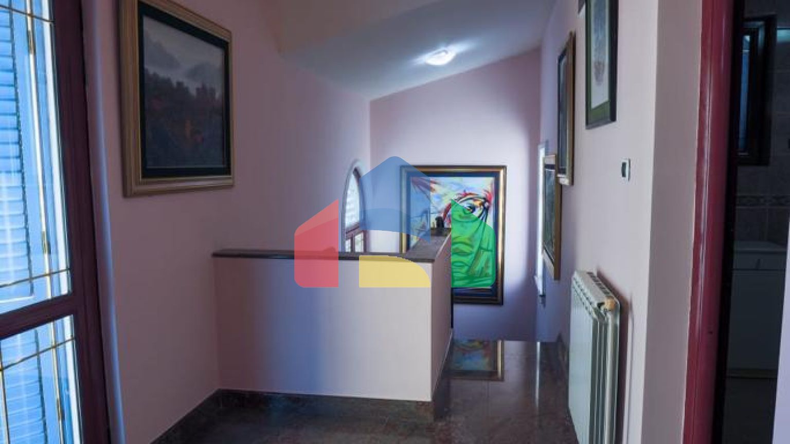 Семейный трехэтажный дом с видом на море и город в Баре, Шушань