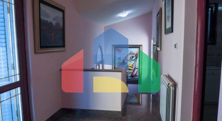 Семейный трехэтажный дом с видом на море и город в Баре, Шушань