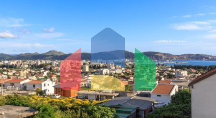 Семейный трехэтажный дом с видом на море и город в Баре, Шушань