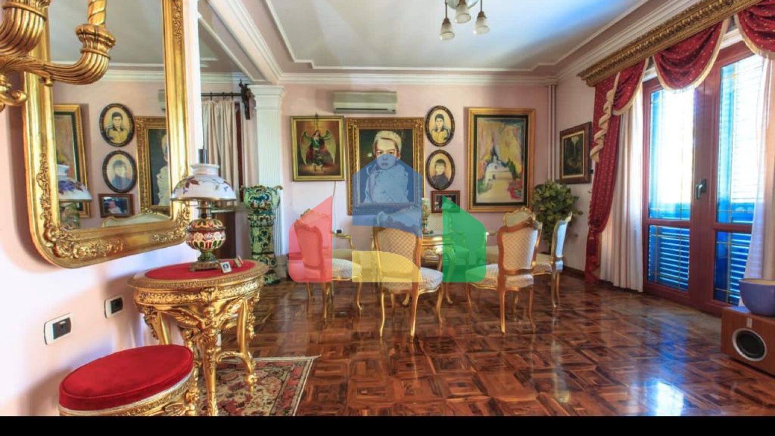 Семейный трехэтажный дом с видом на море и город в Баре, Шушань