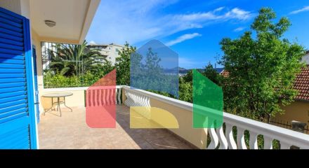 Семейный трехэтажный дом с видом на море и город в Баре, Шушань