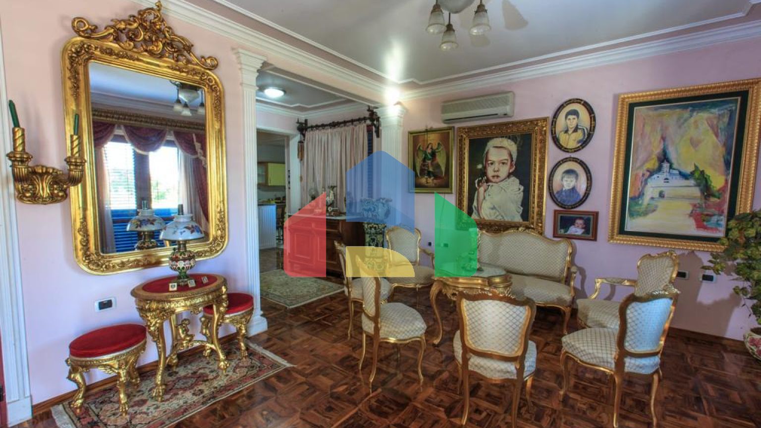 Семейный трехэтажный дом с видом на море и город в Баре, Шушань