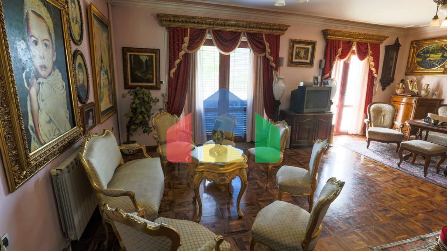 Семейный трехэтажный дом с видом на море и город в Баре, Шушань