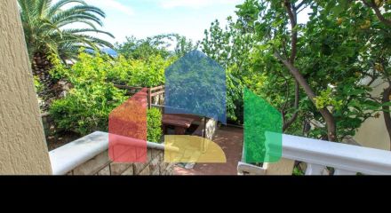 Семейный трехэтажный дом с видом на море и город в Баре, Шушань