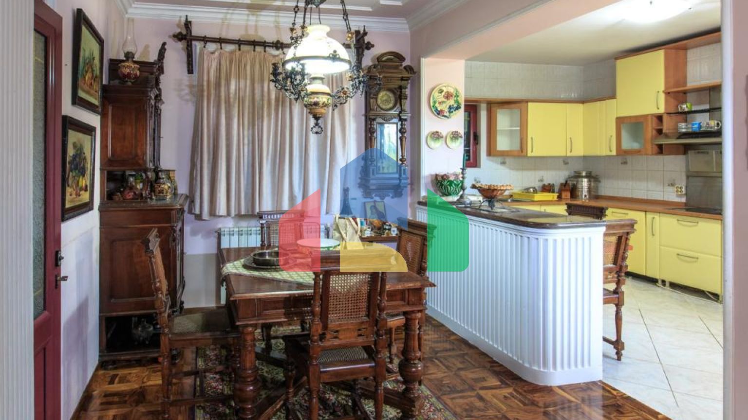 Семейный трехэтажный дом с видом на море и город в Баре, Шушань