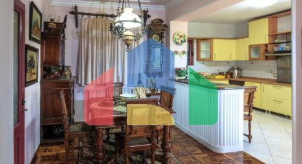 Семейный трехэтажный дом с видом на море и город в Баре, Шушань