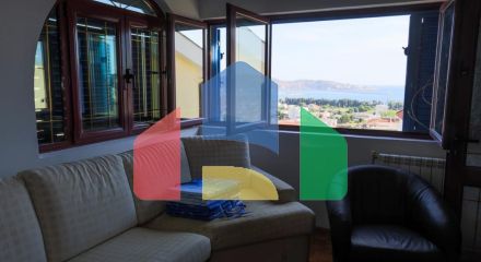 Семейный трехэтажный дом с видом на море и город в Баре, Шушань