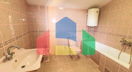 Семейный трехэтажный дом с видом на море и город в Баре, Шушань