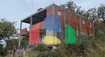 Недостроенный 2-этажный дом в населье Суторман г.Бар