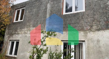 Недостроенный 2-этажный дом в населье Суторман г.Бар