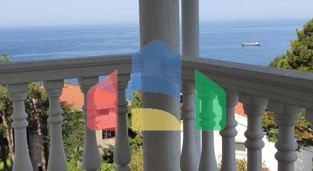 Three-storey villa with a swimming pool in the city of Bar, Green Belt area.